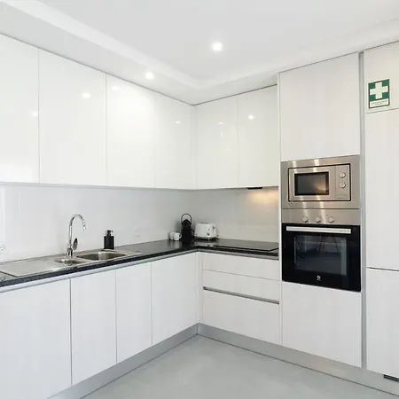 North Breeze - 2 Bedroom With Rooftop Pool شقة *