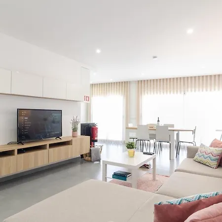 Apartment North Breeze - 2 Bedroom With Rooftop Pool Nazare