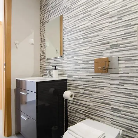 Apartment North Breeze - 2 Bedroom With Rooftop Pool