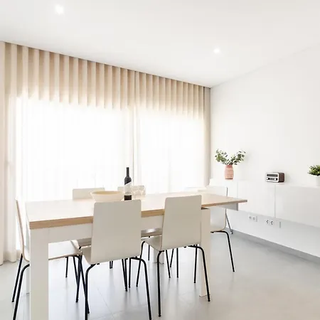 Apartment North Breeze - 2 Bedroom With Rooftop Pool
