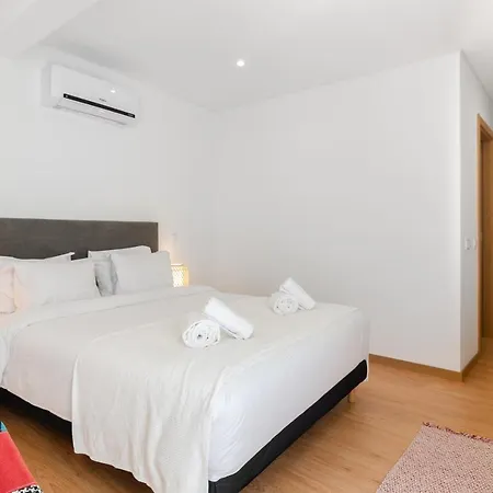 Apartment North Breeze - 2 Bedroom With Rooftop Pool Nazare