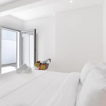 North Breeze - 2 Bedroom With Rooftop Pool Apartment Nazare