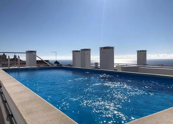 North Breeze - 2 Bedroom With Rooftop Pool