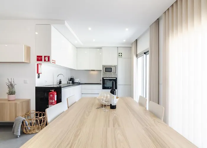 Apartament North Breeze - 2 Bedroom With Rooftop Pool *