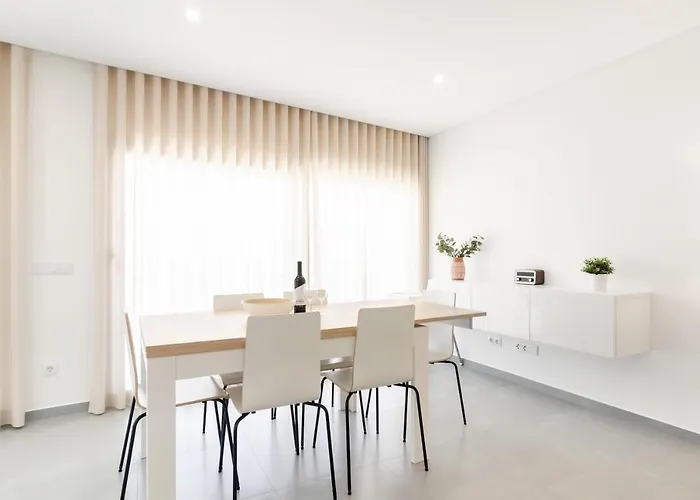 Apartament North Breeze - 2 Bedroom With Rooftop Pool