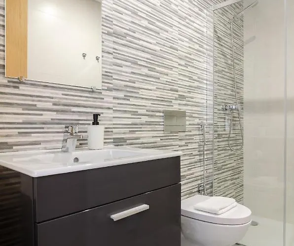 North Breeze - 2 Bedroom With Rooftop Pool