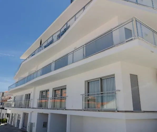 North Breeze - 2 Bedroom With Rooftop Pool